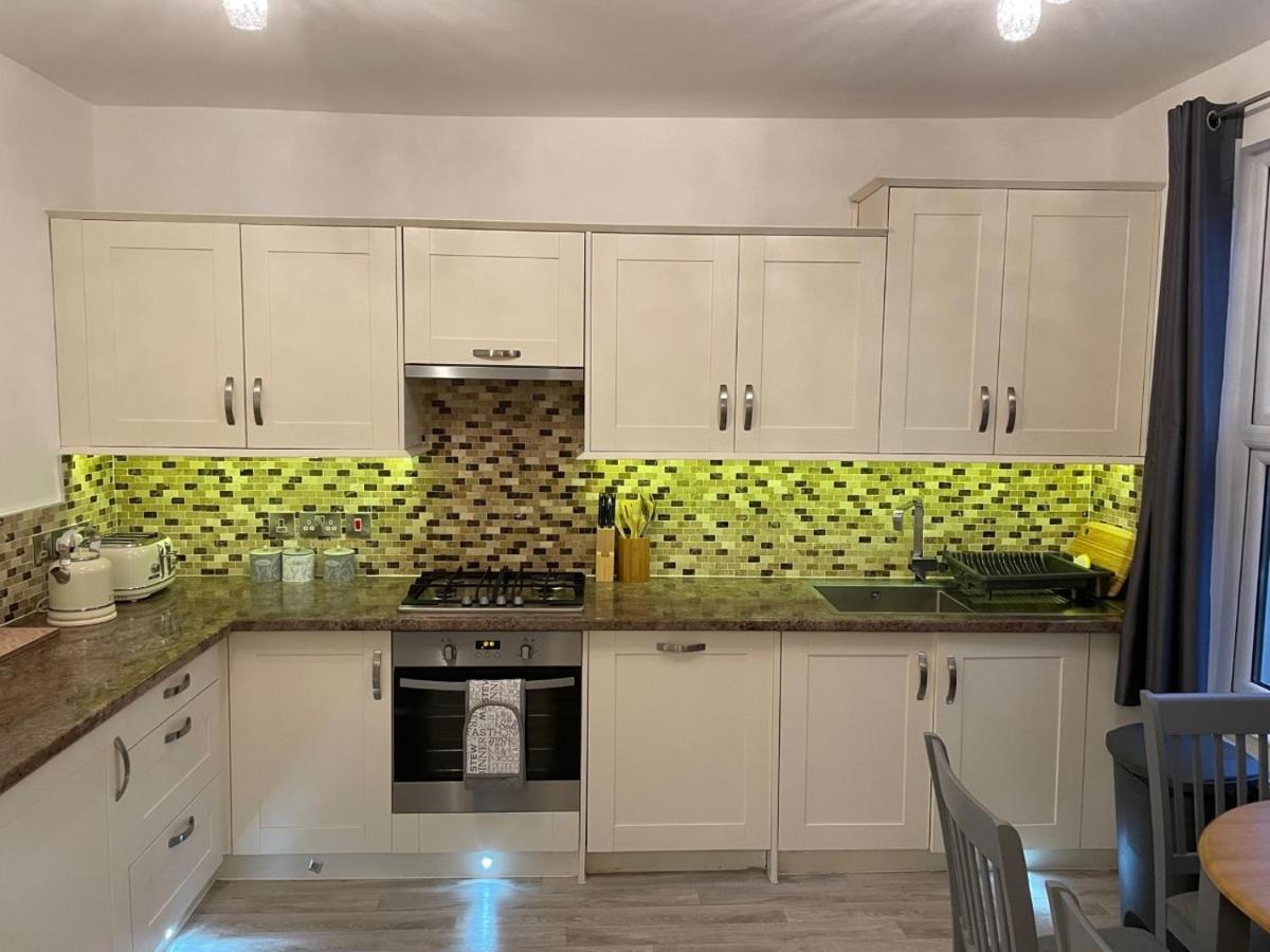 Luxury 5 Star London Apartment - Parking, Garden, Nr Greater London Metro Stations Londres Exterior foto