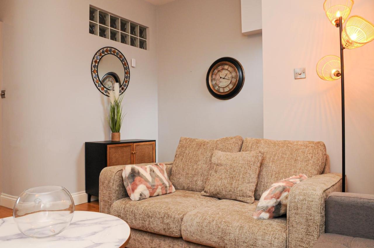 Luxury 5 Star London Apartment - Parking, Garden, Nr Greater London Metro Stations Londres Exterior foto